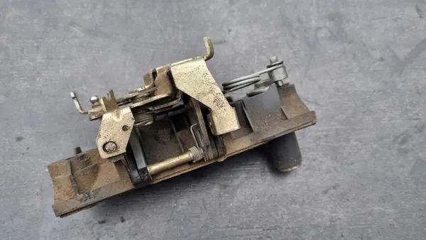 VW Transporter T4 Takaluukun Kahva 701829239E image 3