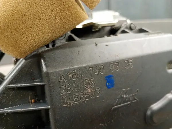 MERCEDES R W251 Baklucka Lås A1647400335 image 3