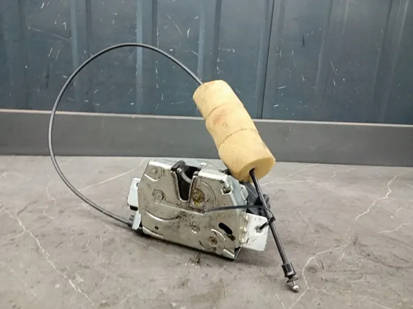 MERCEDES R W251 Baklucka Lås A1647400335 image 4