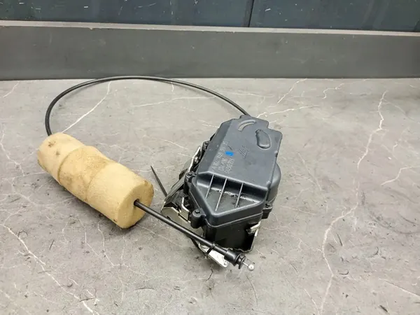 MERCEDES R W251 Baklucka Lås A1647400335 image 7