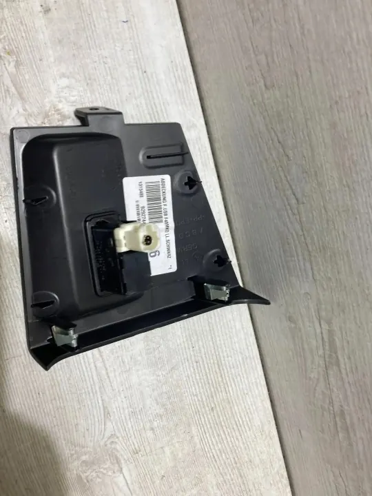 BMW USB-Buchsen-Gehäuse OEM 6820397 - Gebraucht image 3