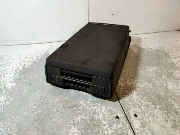 Accoudoir arrière OEM BJY412 velours noir Audi A4 image 4