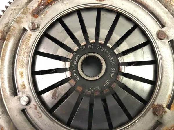 Conjunto de embreagem VW SEAT SKODA AUDI 03D141031D image 3