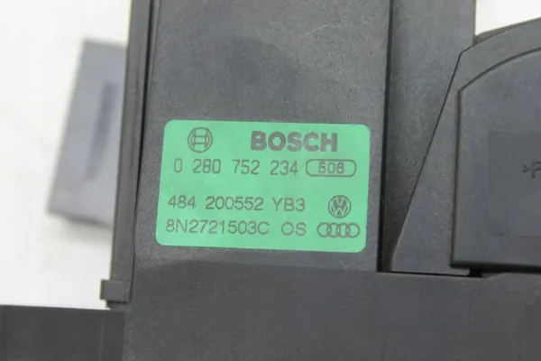 Audi TT 1.8T Gasreglage OEM 8N2721503C image 3