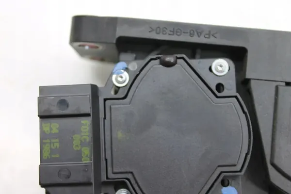 Audi TT 1.8T Gasreglage OEM 8N2721503C image 4