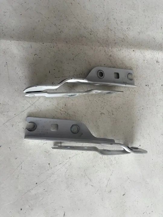 Bisagra de capó izquierda VW Golf 7 5G0823301B image 2