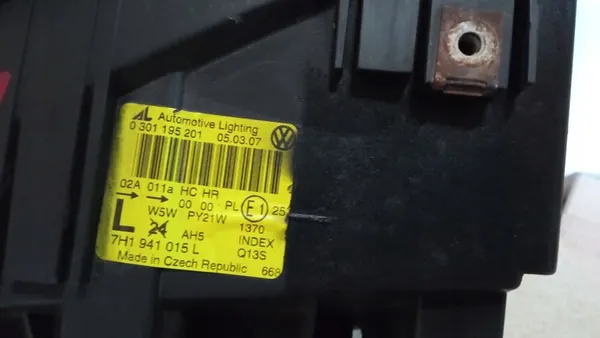 Farol dianteiro VW T5 image 3