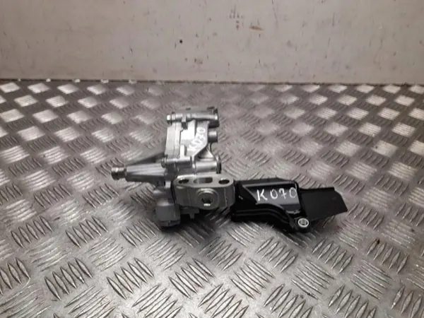 Pompe à huile Lexus UX 2019 OEM 081N07510102 Occasion image 2