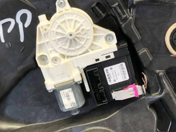 Régulateur de vitre avant droit OEM 5K0959702J VW Golf VI image 3