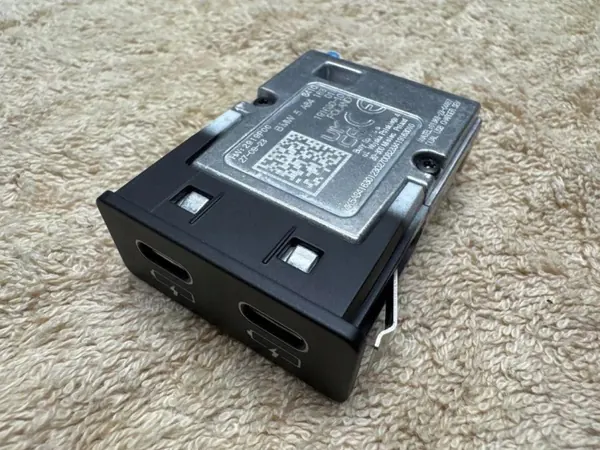 Port USB OEM 5A84163 pour BMW X5 G05 2024 image 2