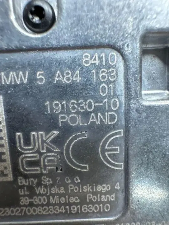 Port USB OEM 5A84163 pour BMW X5 G05 2024 image 3