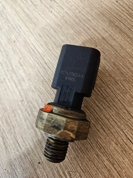 Sensor de pressão de óleo Chrysler OE 05149065AA image 3
