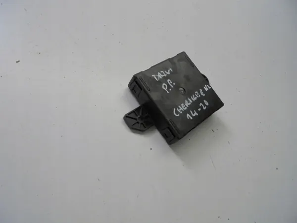 OEM P68376082AC Etu-oikea oven moduuli Jeep Cherokee image 3