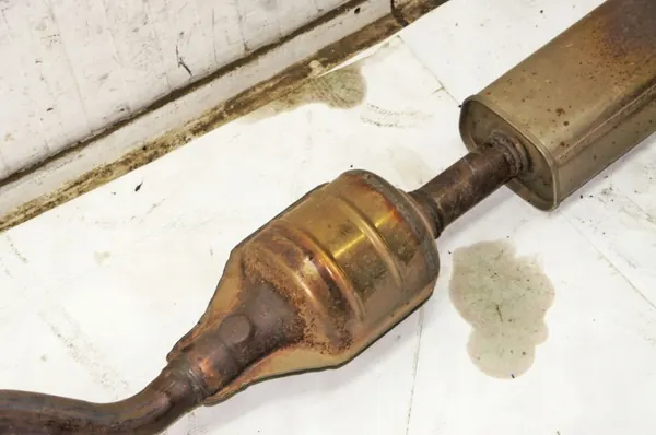 Begagnad Dacia katalysator OEM 208021717R image 3