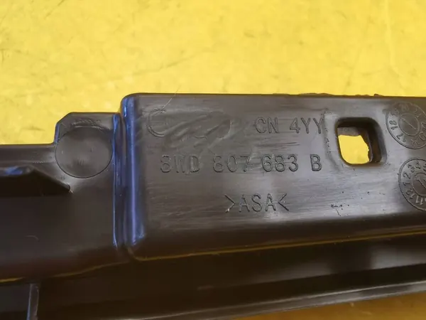 Grade central do para-choque dianteiro Audi A4 B9 8W 8WD807683B image 5