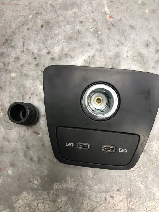 Tomada isqueiro USB-C OEM 2G6035954 para Audi Q4 e-tron image 3