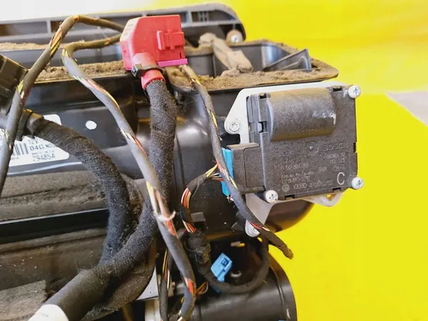 Audi A8 D3 Verwarming 4E0820003M image 3