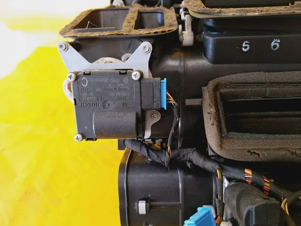 Audi A8 D3 Verwarming 4E0820003M image 7