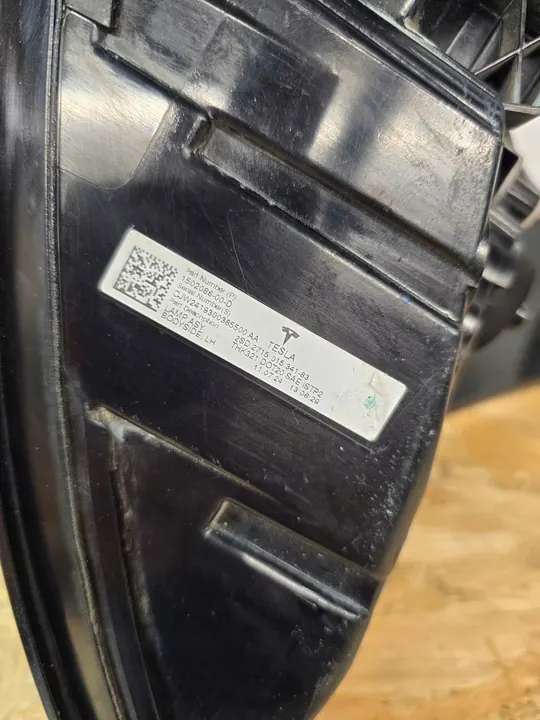 TESLA 3 III LIFT Y MY 20-VÄNSTER BAK LED LAMPA 1502086-00-D image 6