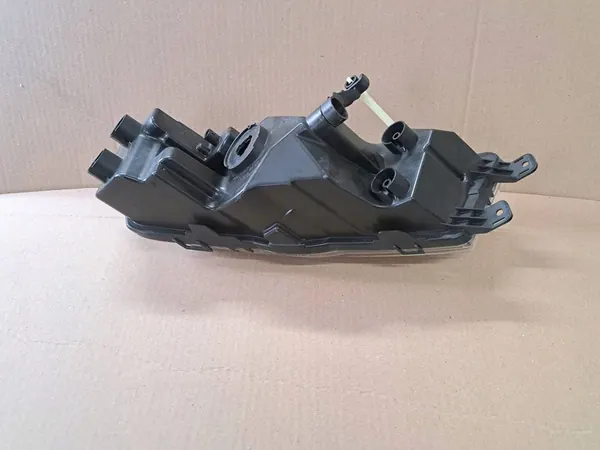 Lâmpada Halógena Esquerda SKODA RAPID 12-17 image 5