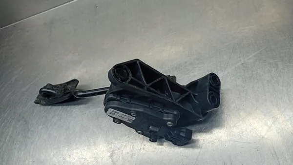 Gaspotentiometer Opel Astra H GTC 1.9 CDTI OEM 9158010 image 4