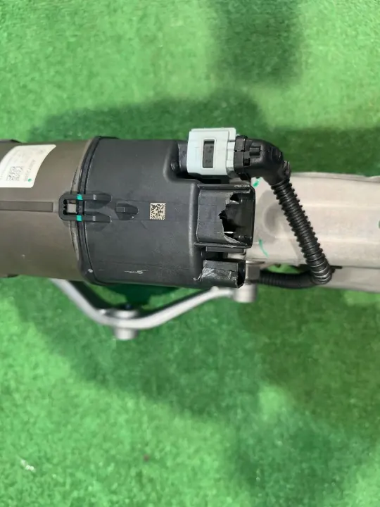 BMW M5 G90 Stuuractuator OEM 8878089-02 image 10