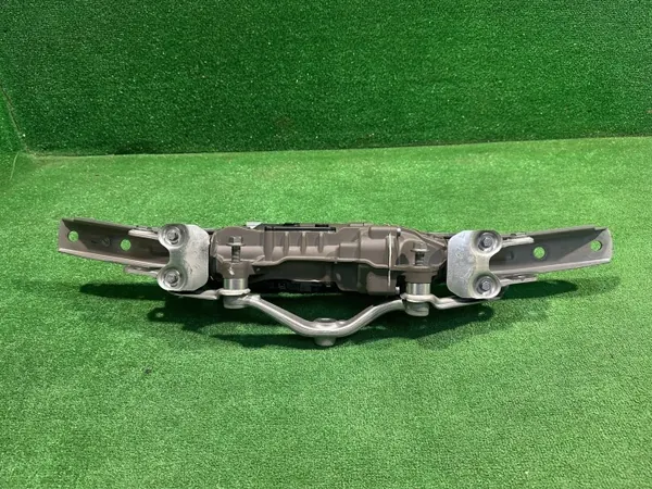 BMW M5 G90 Stuuractuator OEM 8878089-02 image 5