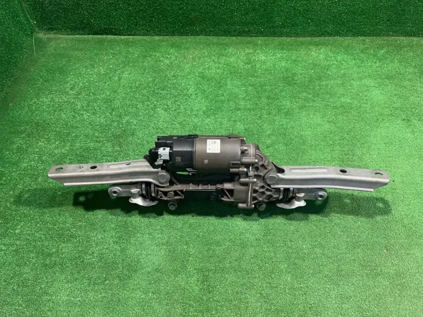 BMW M5 G90 Stuuractuator OEM 8878089-02 image 7