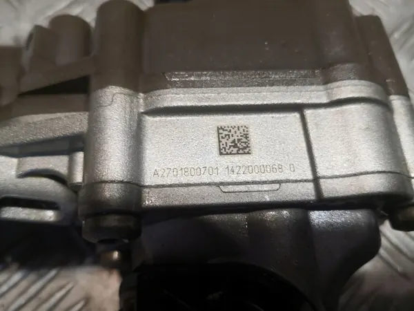 Bomba de aceite Mercedes-Benz OEM 2701800701 - Usada image 4