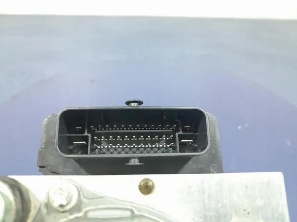 Pompe ABS OEM A0004313900 pour Mercedes GLA W156 image 3