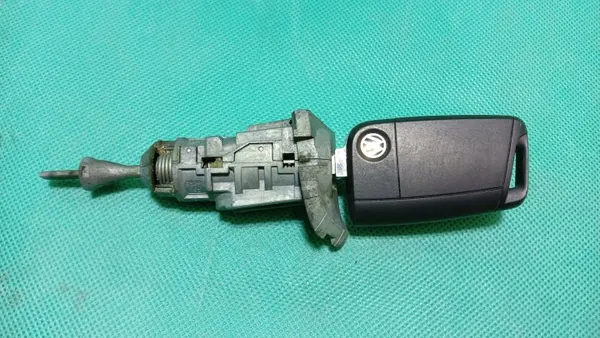 OEM 5G6 959 752 Interruptor de Encendido con 2 Llaves - Usado image 4