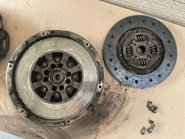 Kaksoismassakytkin Mercedes-Benz Sprinter W906 A6420300705 image 4