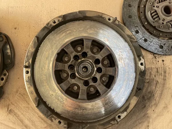 Kaksoismassakytkin Mercedes-Benz Sprinter W906 A6420300705 image 6