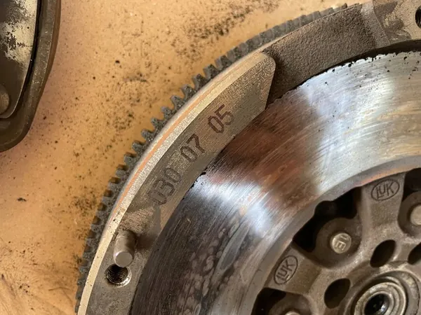 Kaksoismassakytkin Mercedes-Benz Sprinter W906 A6420300705 image 8