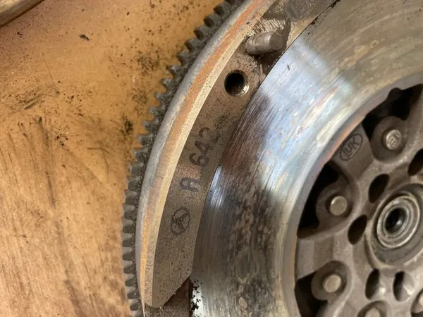 Kaksoismassakytkin Mercedes-Benz Sprinter W906 A6420300705 image 9