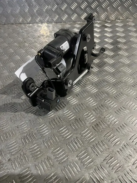 Achter luchtvering compressor OEM 6789938 BMW X5 image 6