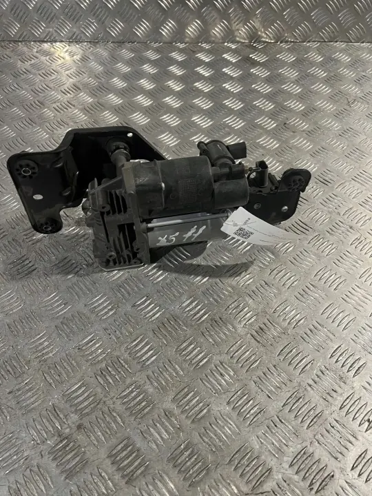 Achter luchtvering compressor OEM 6789938 BMW X5 image 7