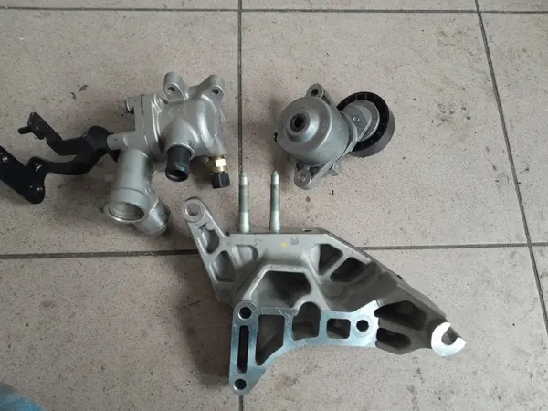 OEM 25281-2A000 Thermostatbehuizing & Bevestiging image 3