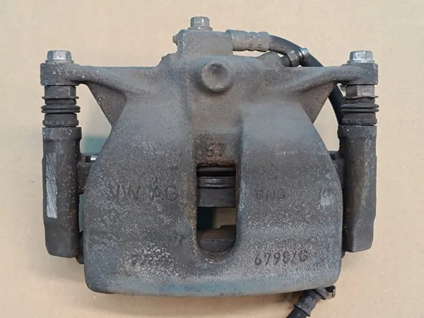 Skoda Karoq 2023 Vasemman etujarrusatulan OEM image 2