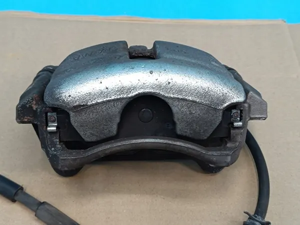 Skoda Karoq 2023 Vasemman etujarrusatulan OEM image 4