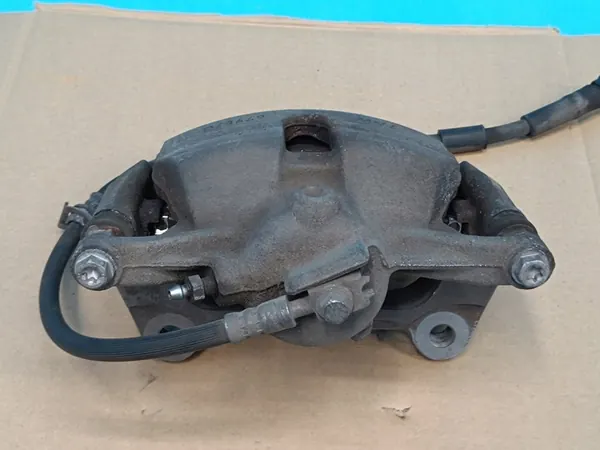 Skoda Karoq 2023 Vasemman etujarrusatulan OEM image 5