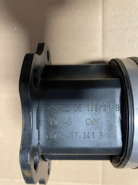 AUDI A4 B9 A5 Framskärmsaxel 8W0407271E image 4