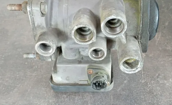 Knorr-Bremse K000919 Válvula de controlo para reboque image 3