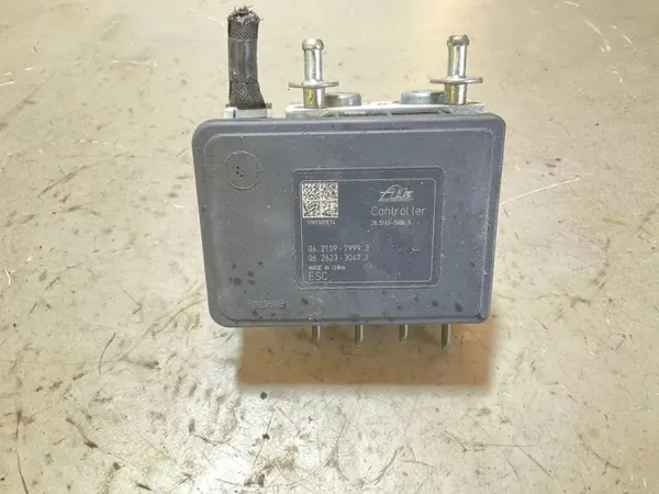 Pompe ABS d'occasion OEM DG9H437A0 pour Mazda 2 (DL, DJ) image 3