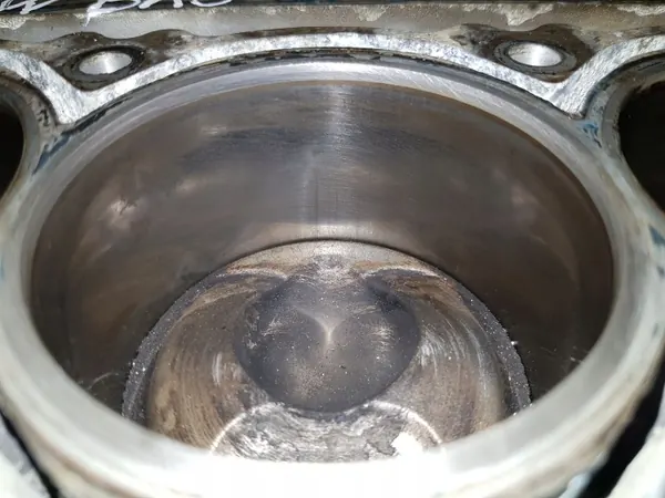 OEM mercedes413 Moottorilohko alaosa VW Golf V:lle image 4