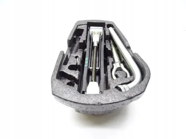 Clé de cric insert roue de secours OEM 6Q0012115K image 3