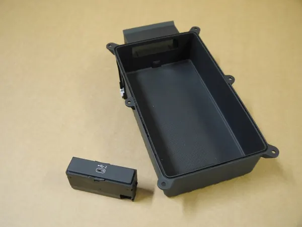 Audi USB-pistorasia OEM 8W0035708A A4 A5 8W:lle image 2