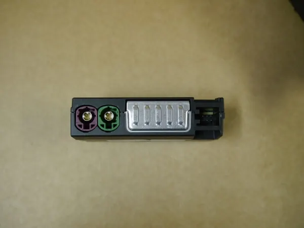 Audi USB-pistorasia OEM 8W0035708A A4 A5 8W:lle image 3