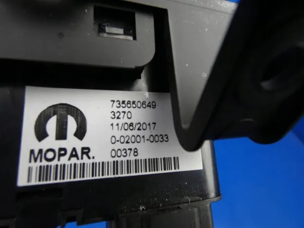 Prise USB Fiat 500X OEM 735650649 - Occasion image 3