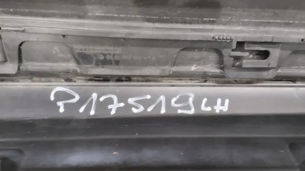 Vasen kynnyssuoja OEM A2056980500 Mercedes C205 Cabrio image 9